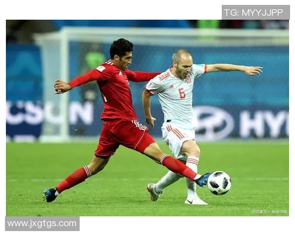 以踢足球又黑又壮的球星为代表探讨力量与速度的完美结合